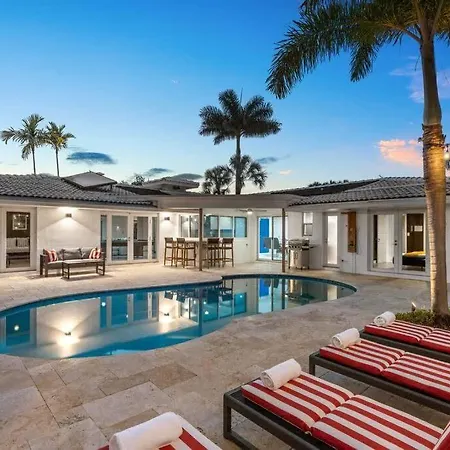 Villa Luxury Kitchen Heated Pool Pool Table Bikes